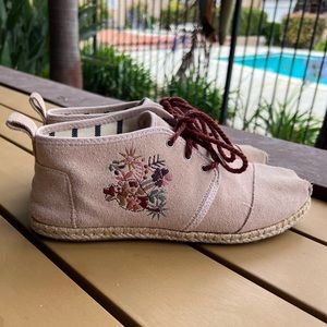 TOMS Bota Embroidery Booties in Blush Pink Size 10 | TOMS shoes floral pink red